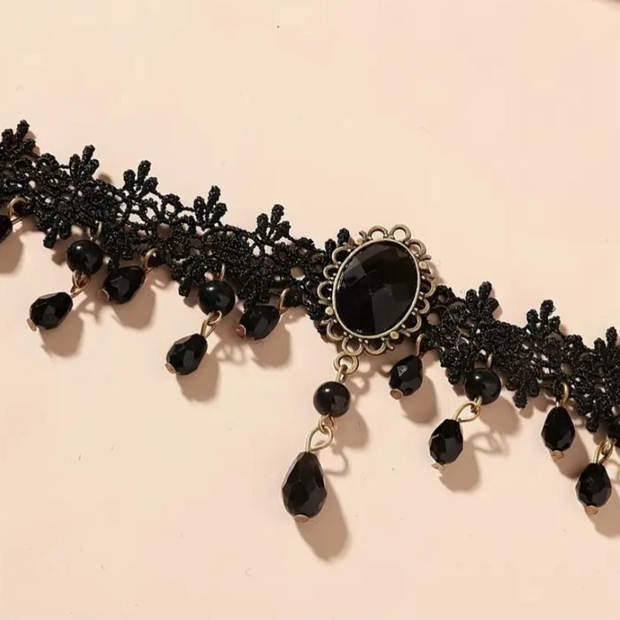 Готична прикраса на шию