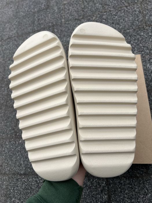 Adidas Yeezy Slide Bone klapki beżowe comfy viral streetwear 43