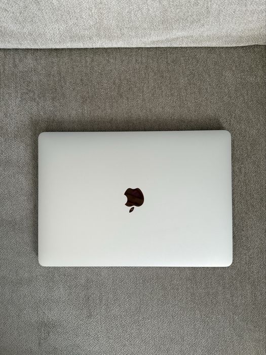 MacBook Air 13” A2179 (2020) Intel i5 1.1 GHz 8 GB RAM 256 GB SSD srebrny