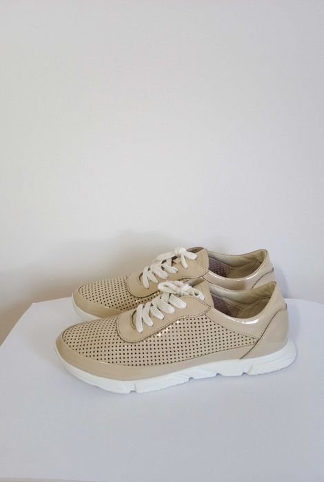 Жіночі кросівки MATERNA р.39 устілка 24,6 см