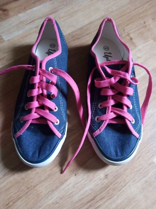 Nowe  trampki bez metki