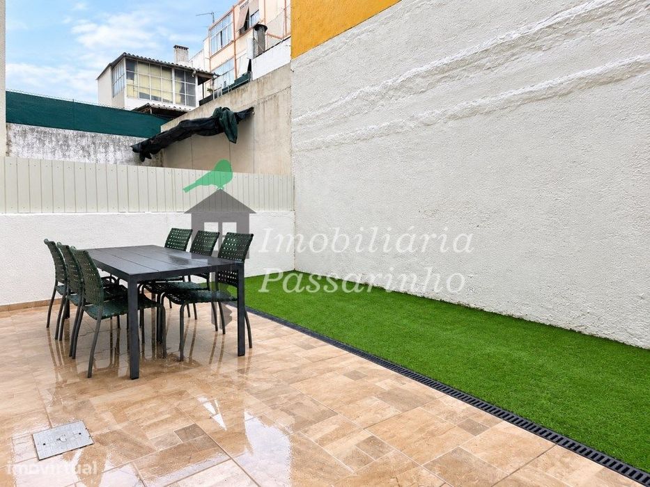 Apartamento T2 remodelado c/Logradouro na Torre da Marinha