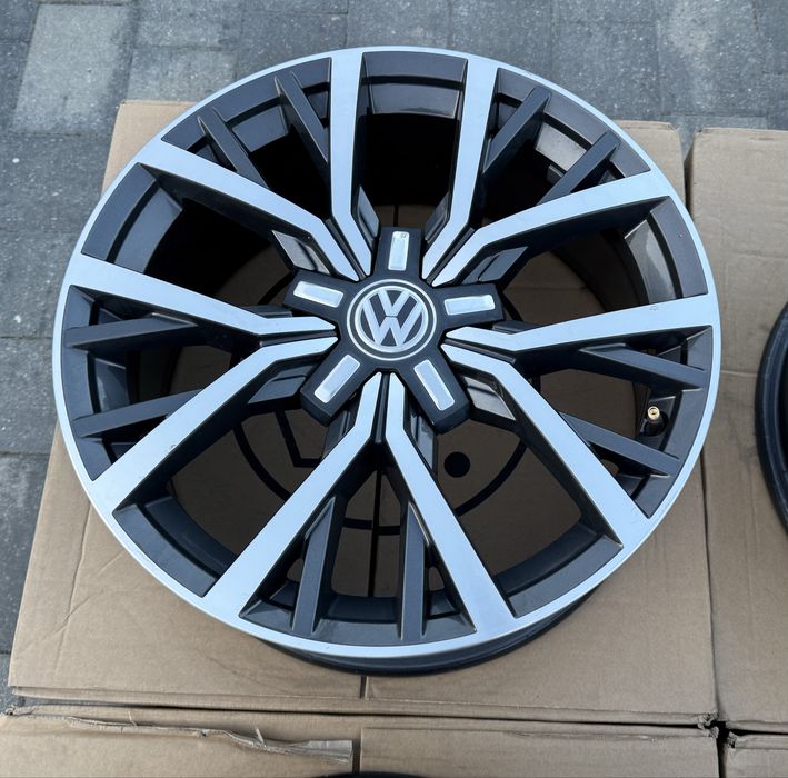 Felgi Volkswagen 17" 5x112 Tiguan Sharan Passat Golf T-Roc et40 7J