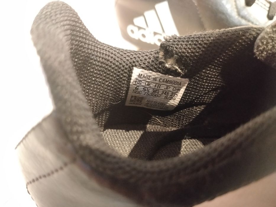 Korki Adidas skórzane.