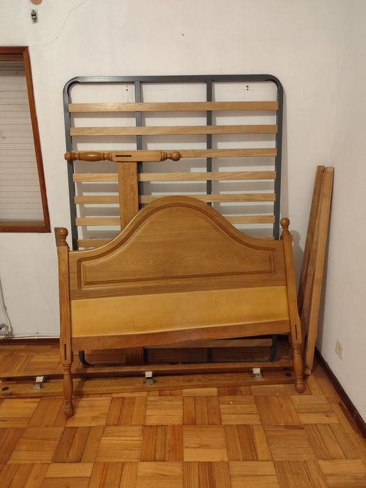 Cama + Estrato em bom estado