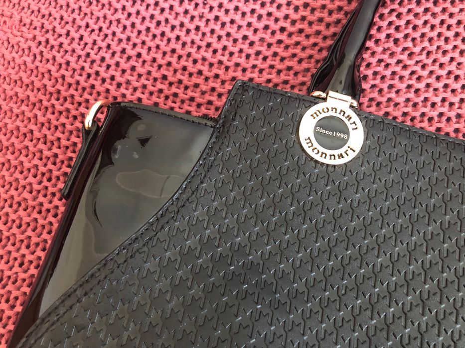 Lakierkowana torebka Monnari