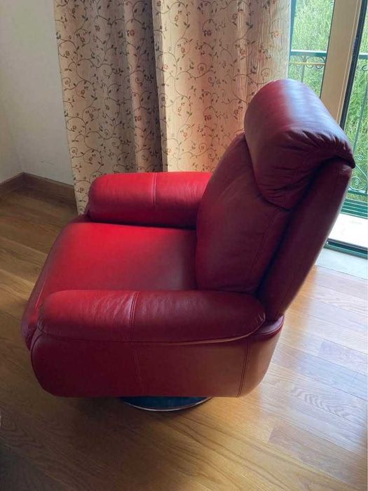 Cadeirão em Pele rotativo