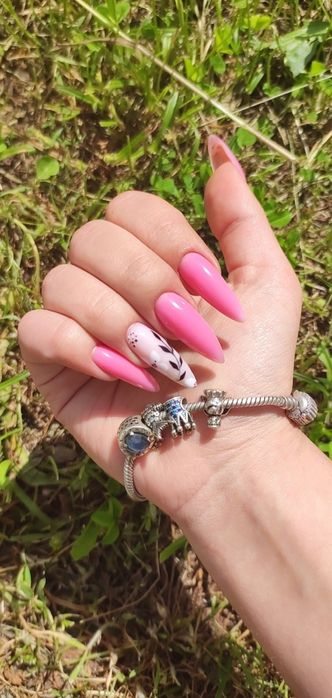 Манікюр/педикюр/нарощення