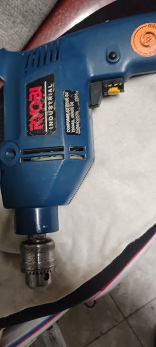 Vendo berbequim  rioby usado