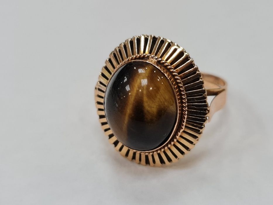II poł. XX wieku! Złoty pierścionek/ 585/ 4.57 gram/ R16/ Tygrysie Oko