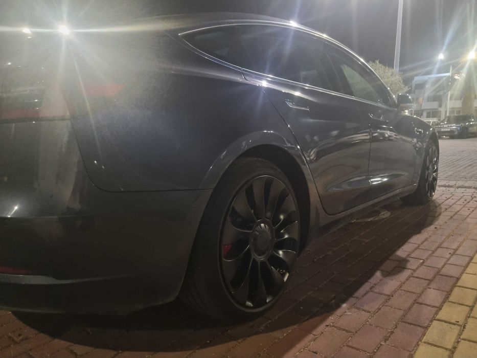 Tesla model 3 performance