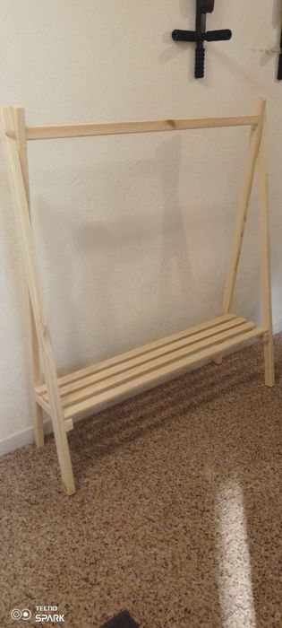 Вішалка для одягу.