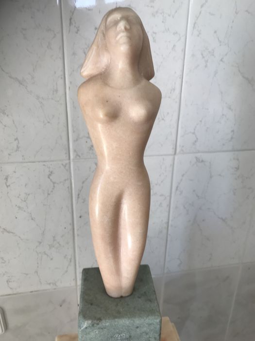 Escultura em mármore