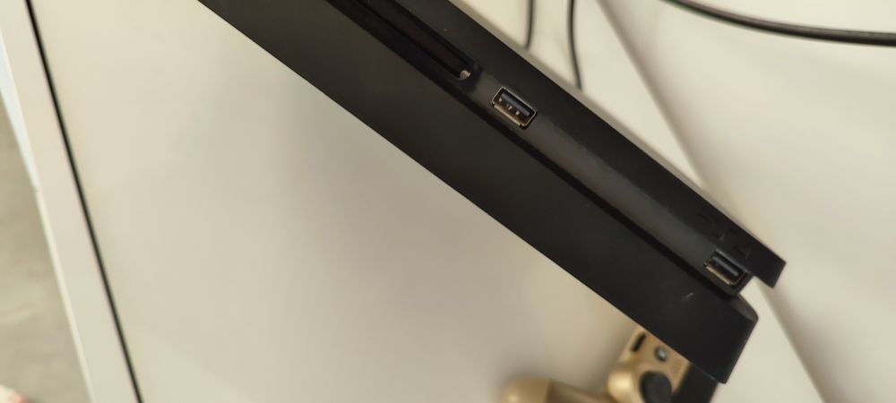 PS4 SONY CUCH-  2116b + 2 x pad czarny złoty