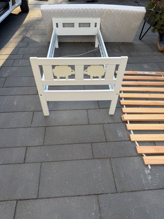 Łóżeczko dziecięce z materacem