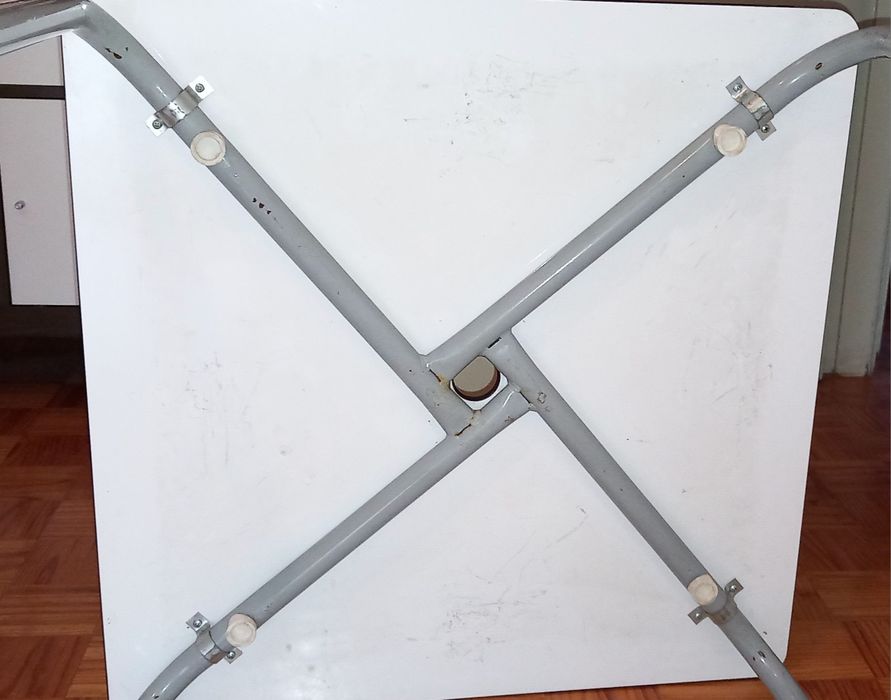 Conjunto de mesa e 4 cadeiras Pepsi Max