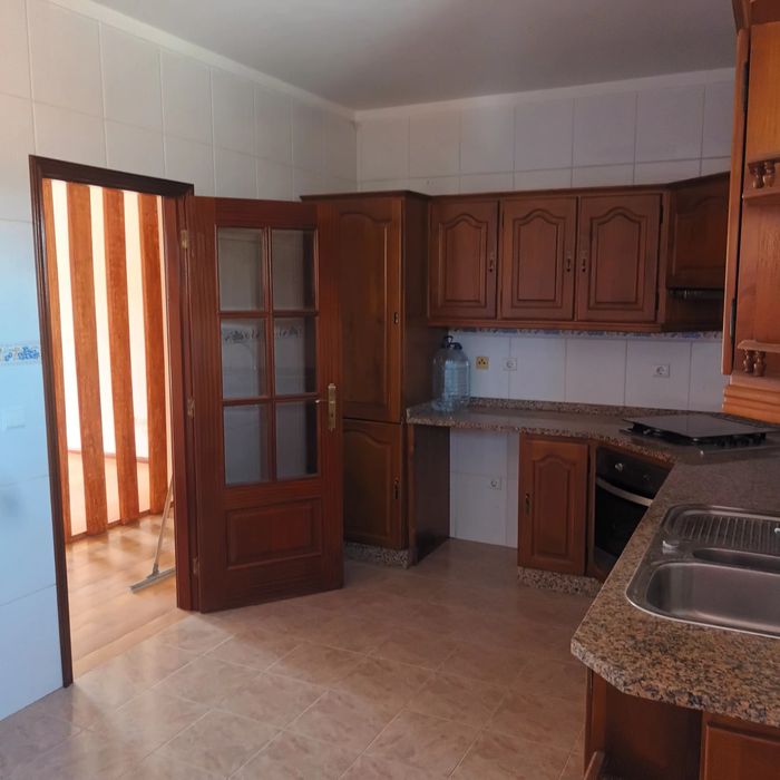 Arrenda-se Moradia
