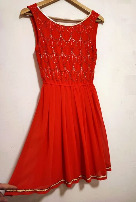 Śliczna elegancka czerwona sukienka Lipsy London XS z tiulem wesele