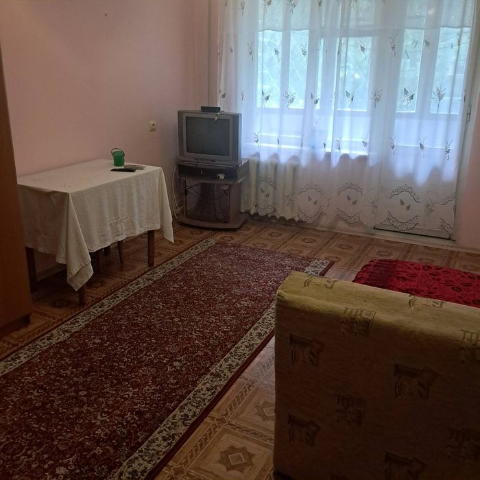 Гарна однокімнатна квартира в Херсоні . Вікна на Миколаїв .