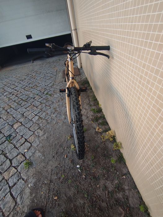 Bicicleta usada a andar bem