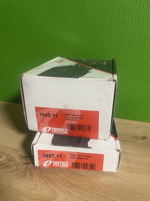 Продам комплект тормозных  колодок  Remsa  1045.11 и  0897.11