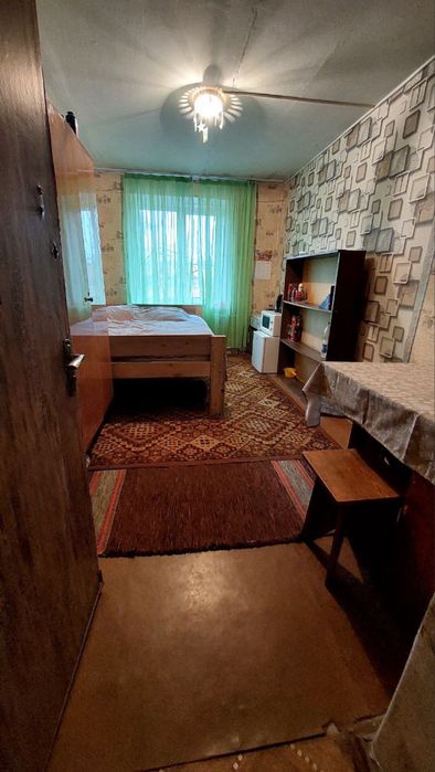Здається кімната в гуртожитку 700-річчя
