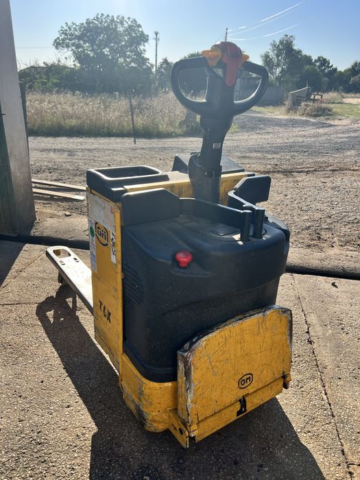 Porta paletes eletrico com plataforma