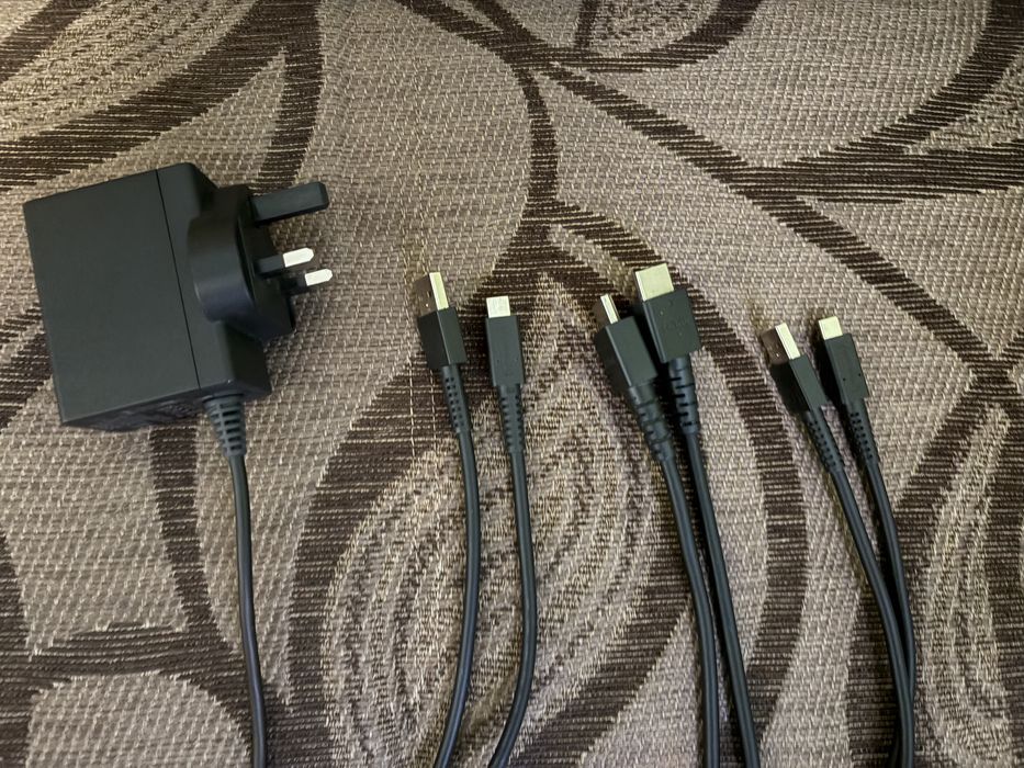 Konsola Switch OLED + 2x Etui