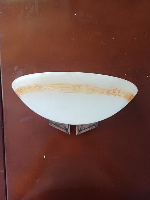 Aplique de vidro com baixo relevo