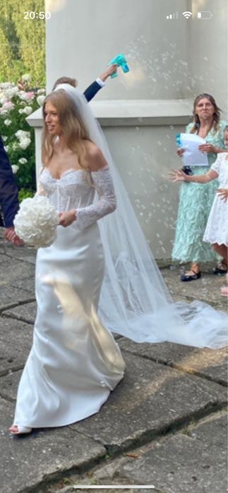 Koronkowa suknia ślubna rybka z trenem, Madonna