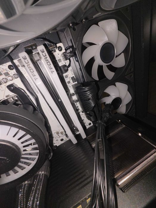 PC GAMING.
