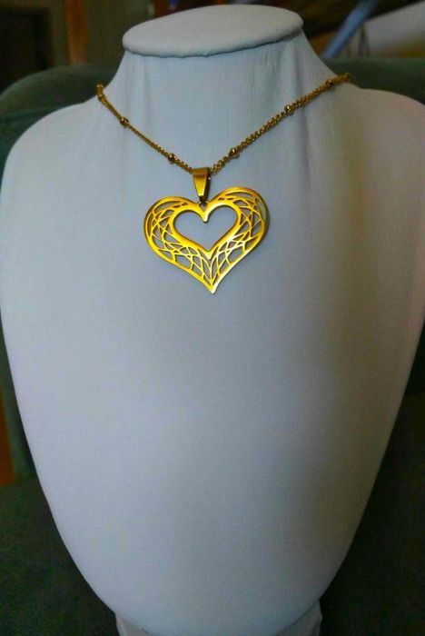 Colar Aço Dourado Trabalhado NOVO