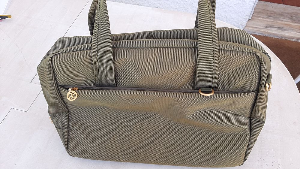 Mala computador verde