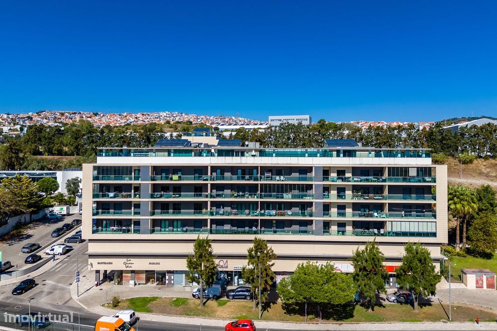 T2 | Condomínio Qta. Comendadeiras | Piscina | Varandas | Parqueamento