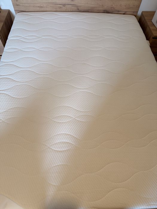 Colchão de espuma (140x190) – Impecável e sem manchas