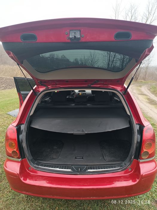 Тойота Авенсіс 2005 року 2.0 D4D