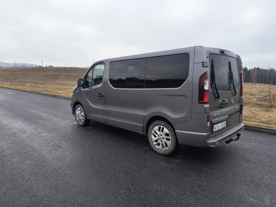 Opel Vivaro 2015 rok 8-osobowy