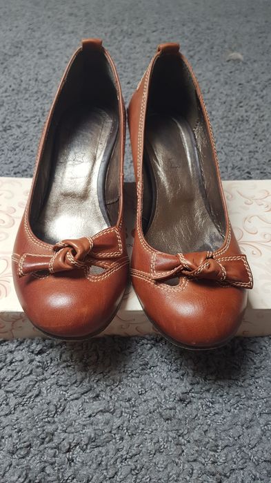 Buty skórzane Lasocki 37