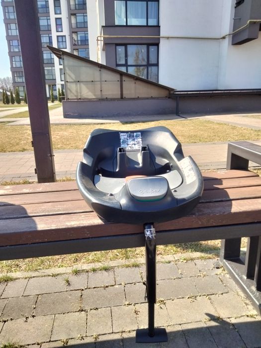 База для автокрісла Cybex Cloud Q,сумісна з моделями крісел Cybex Aton Q
