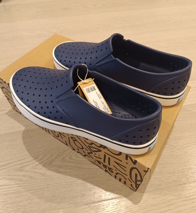 Native Miles trampki buty wsuwane na łódkę wykonane z EVA rozm. 42,5