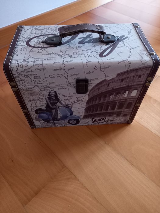 Vendo..2 Malas de Decoração