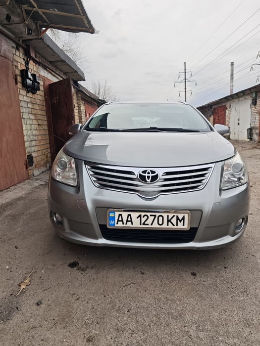 Тойота Авенсис універсал 1.8 cvt