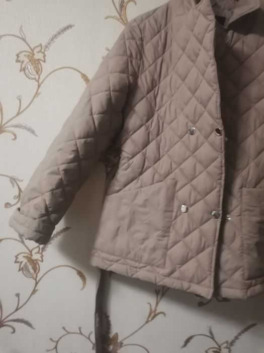 куртка стеганка розмер 46 р  нова  600 грн