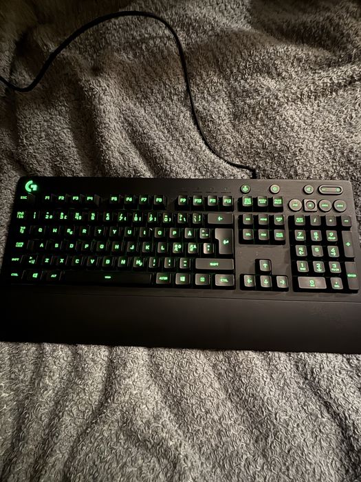 Logitech G213 Prodigy – klawiatura gamingowa RGB, idealny stan