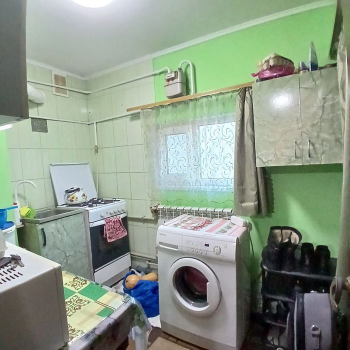 Продаю  1кв. в центре  1/1+ сарай.