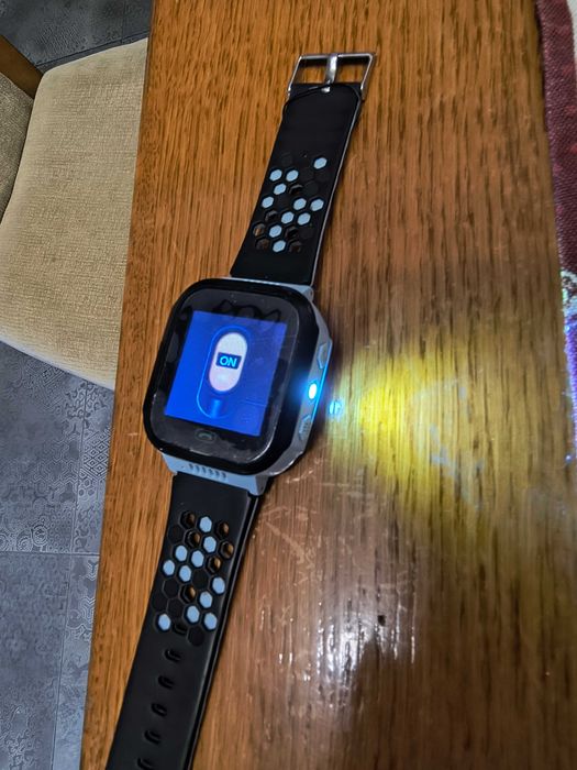 Smartwatch dla dziecka z wbudowaną latarką