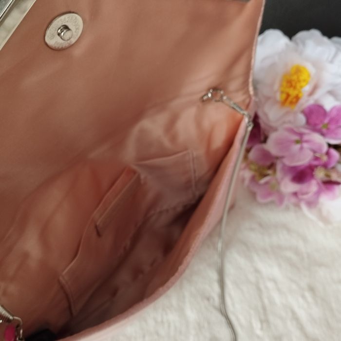Torebka damska welurowa na łańcuszku blady róż – Glamorous