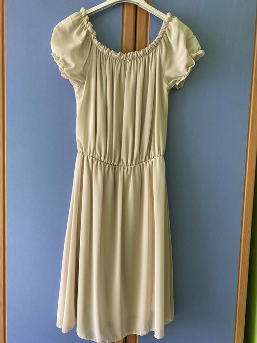 Kremowa nude sukienka hiszpanka boho