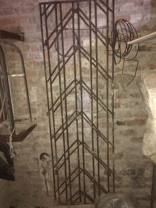 Металлическая рещетка двойная на двери. Торг в разумных пределах