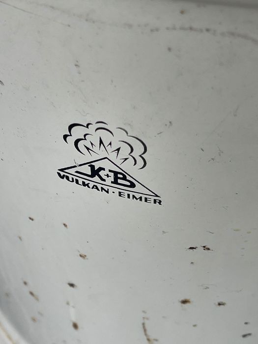 Caixote do lixo balde vulcão estilo Bauhaus